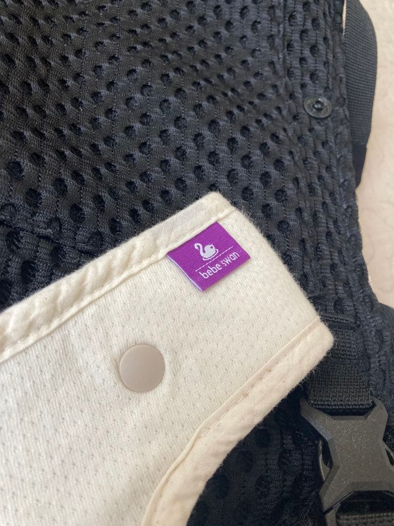 べべスワン BTベスト 抱っこ紐 メッシュ 黒　オーガニックよだれかけ