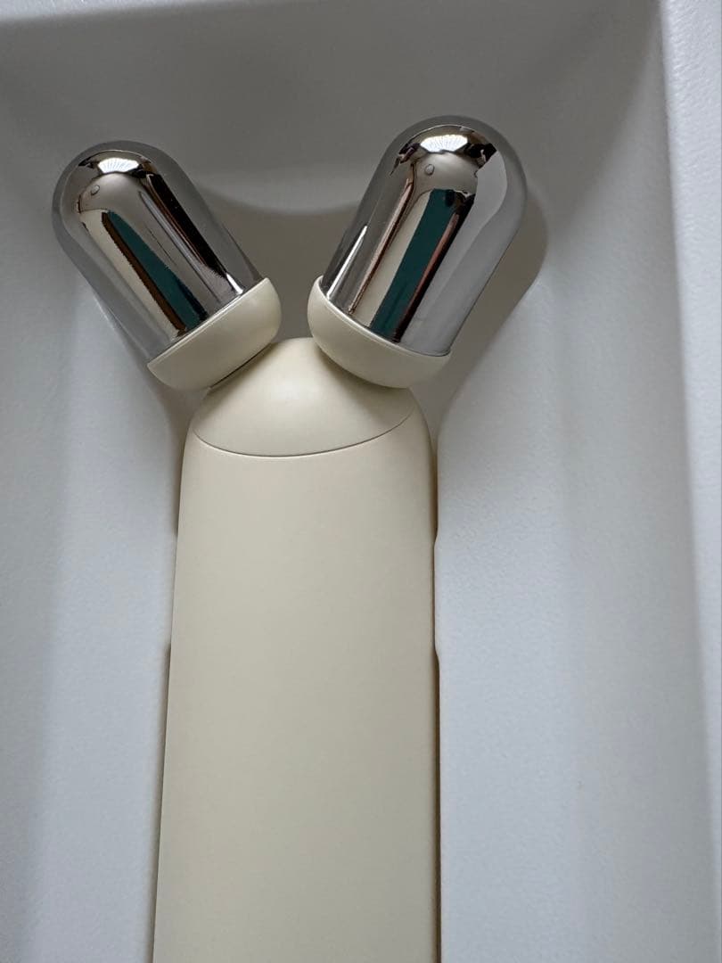 medicube メディキューブ　ブースタープロミニプラス　美顔器　中顔面ケア