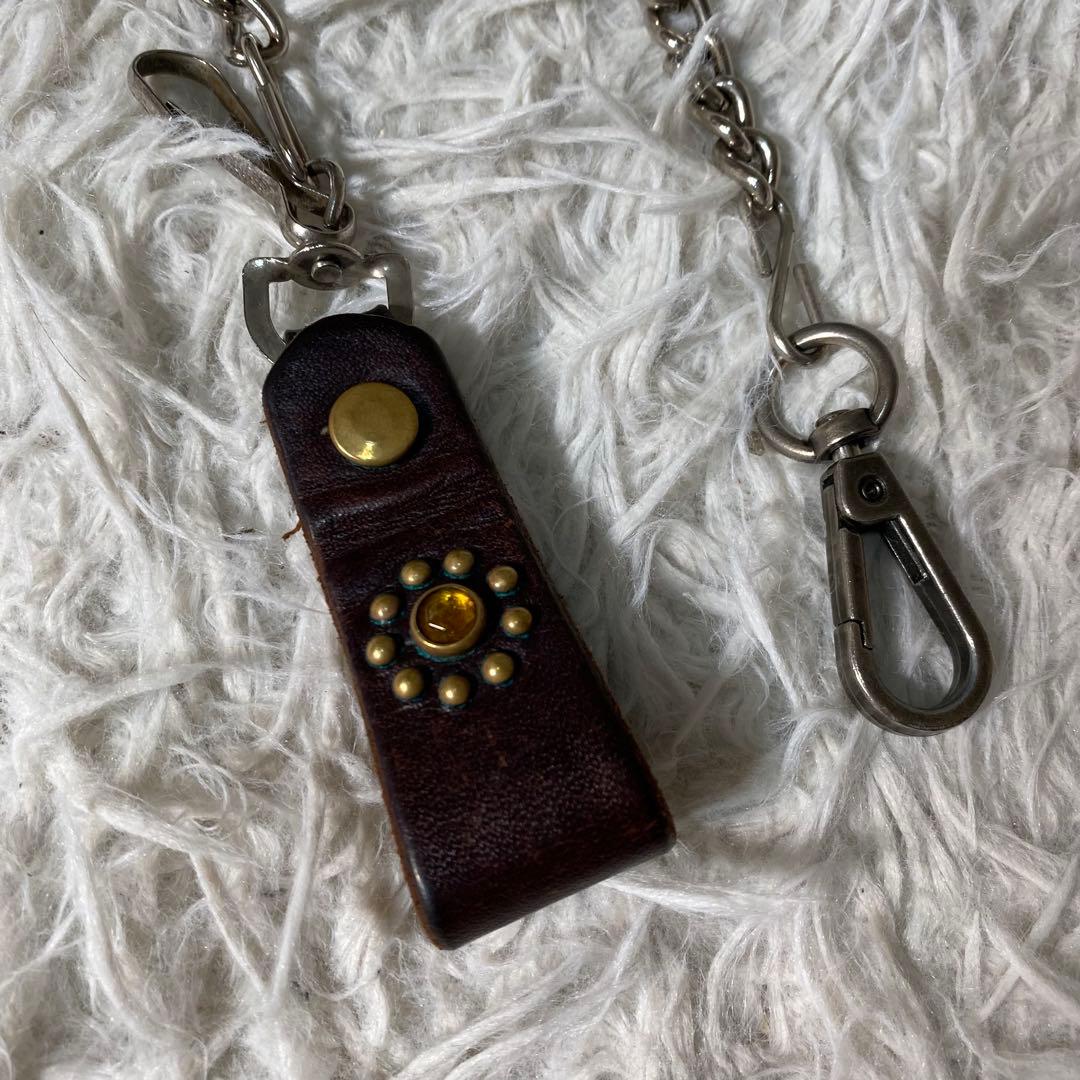 【良品】エイチティーシー　ウォレットチェーン　フラワースタッズ　ビジュー　レザー