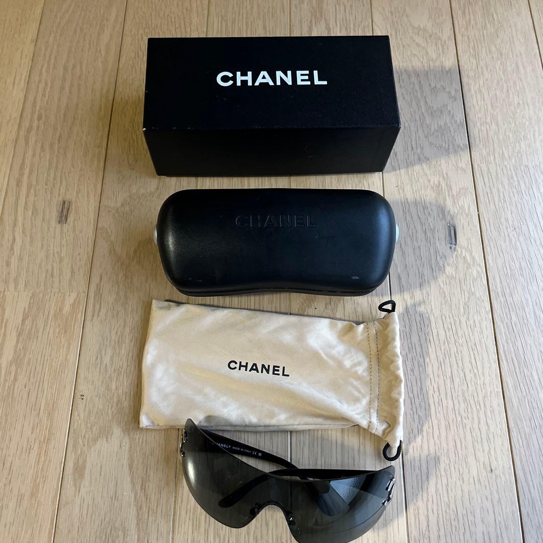 CHANEL シールドサングラス ブラック ケース付