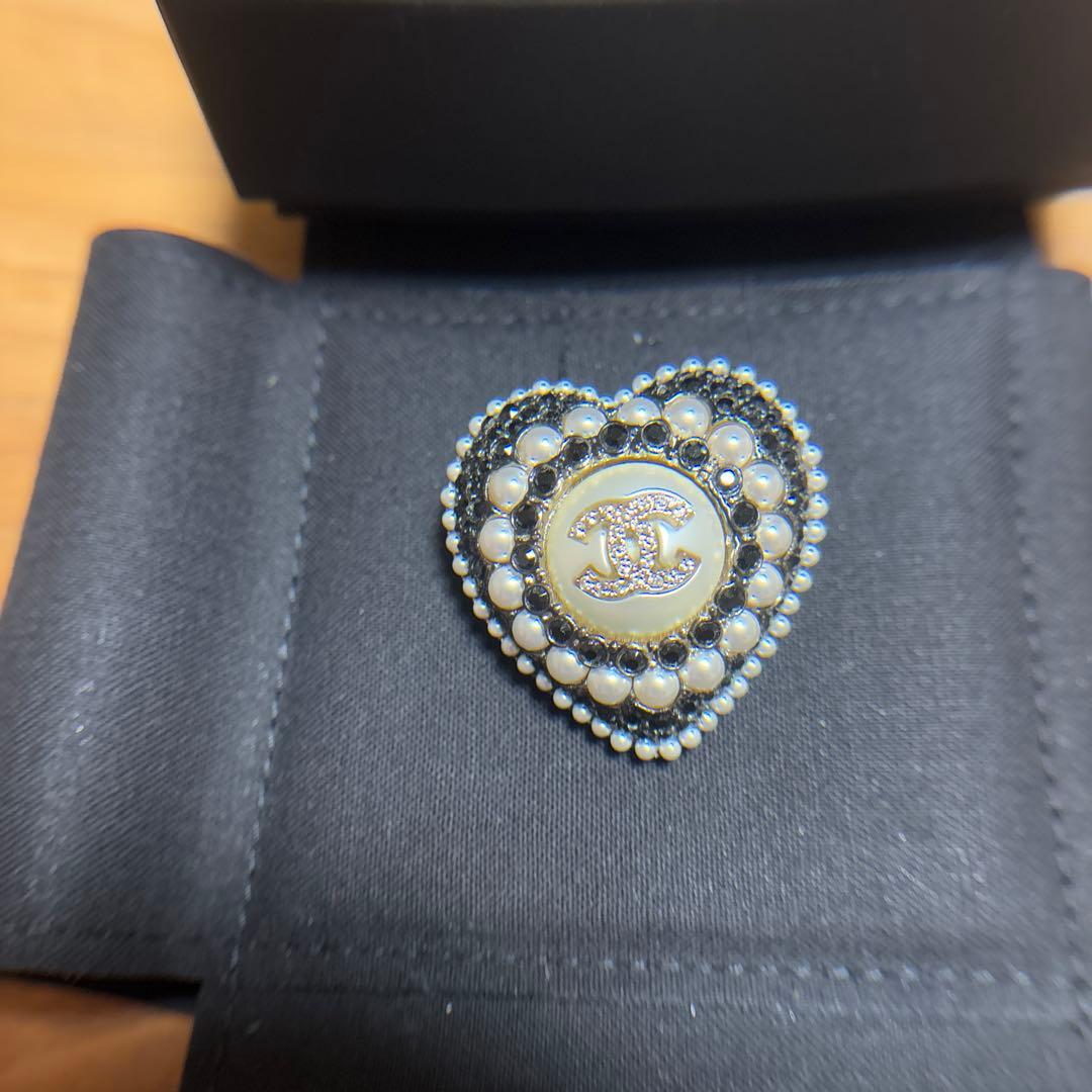 CHANELシャネルハートブローチ