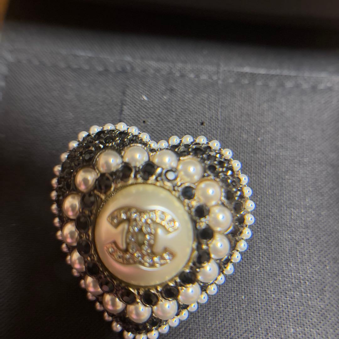 CHANELシャネルハートブローチ