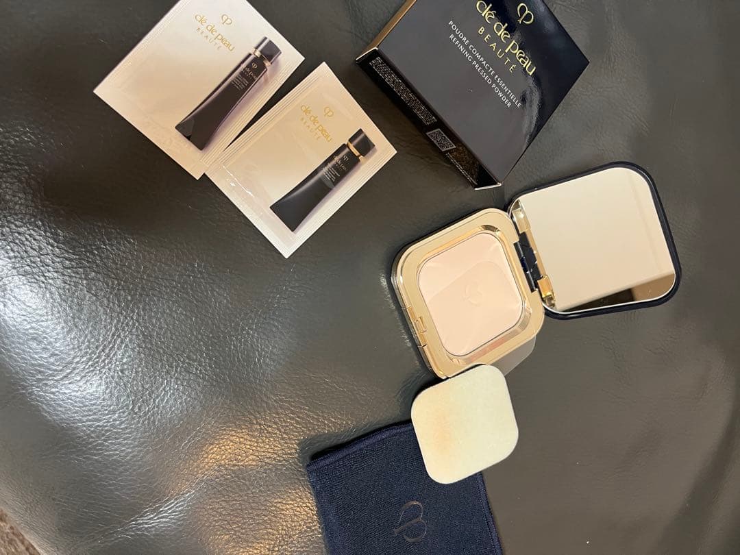 ふらふら様クレ・ド・ポー ボーテ プードルコンパクトエサンシエルn