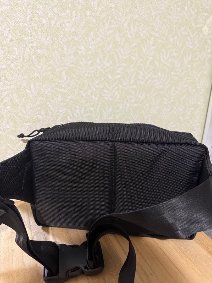 マリークワント NEWERA ボディバッグ