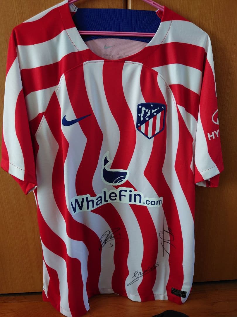 アトレティコ・マドリード　アルゼンチン代表3人のサイン入りユニフォーム+スカーフ
