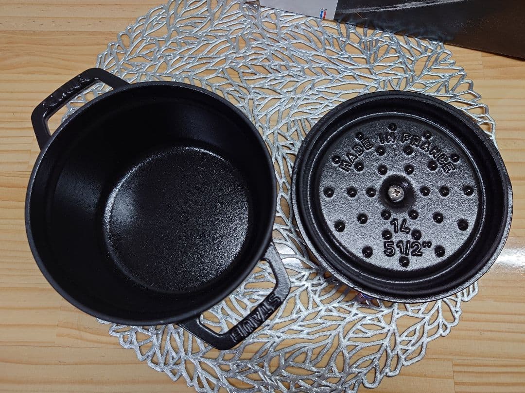 STAUB ピコ・ココットラウンドブラック　14cm