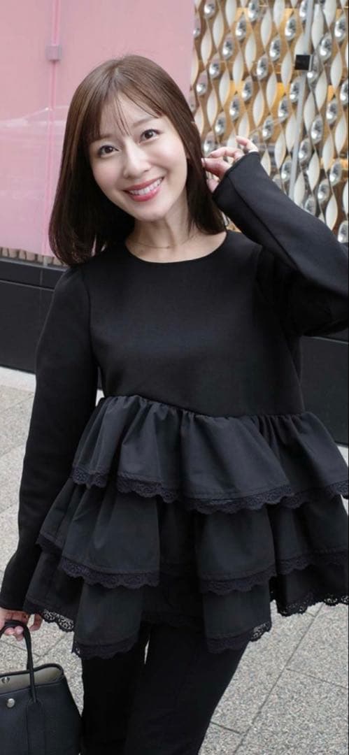 fitmore saayaコラボ　ボリュームフリルアシメトップス