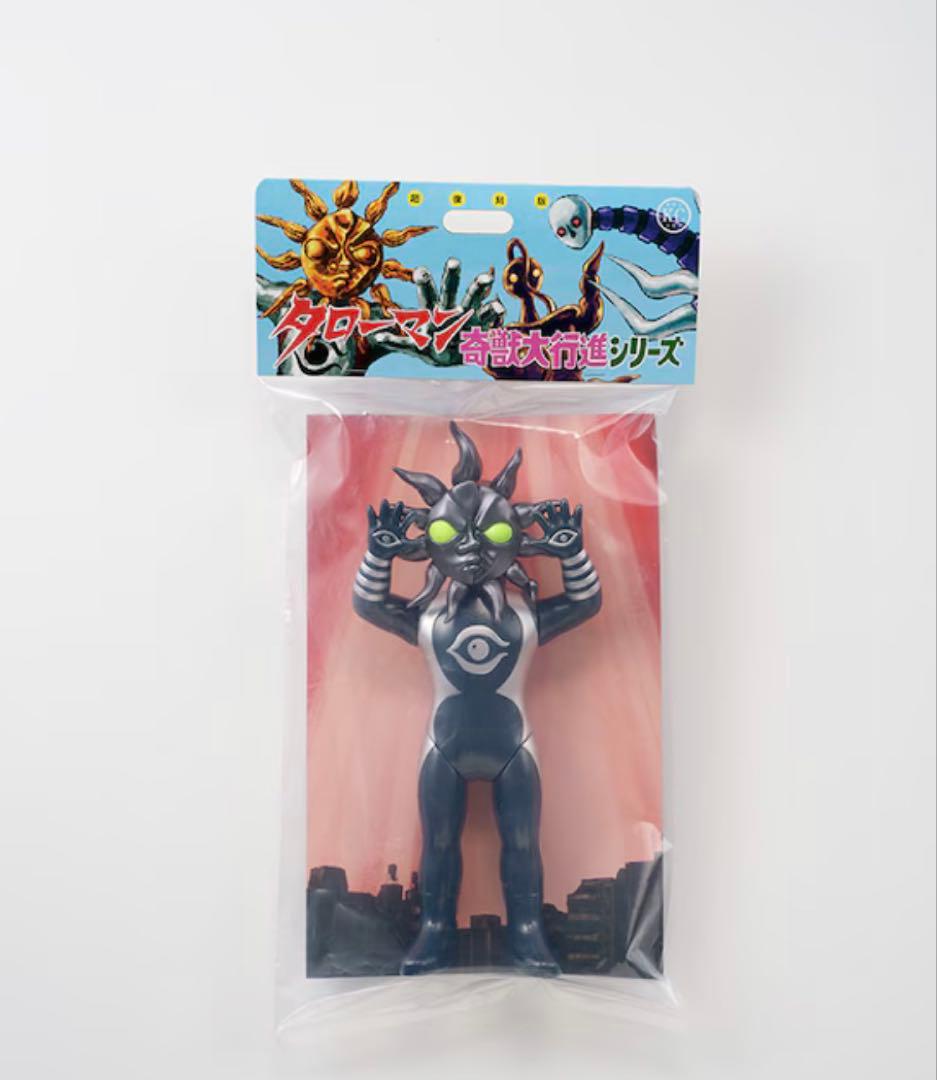 新品・未使用品 超復刻版タローマンソフビ人形 ブラックタローマン