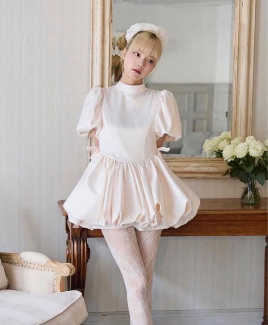 treat ürself サテンバルーンぺプラムミニワンピース