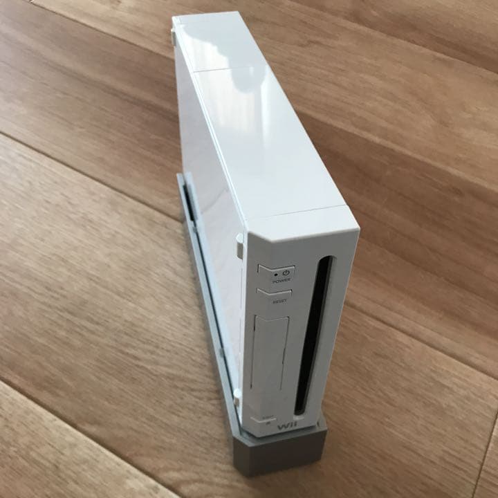 値下げしました！！Wii本体、コントローラー2個、人気ソフト4本セット