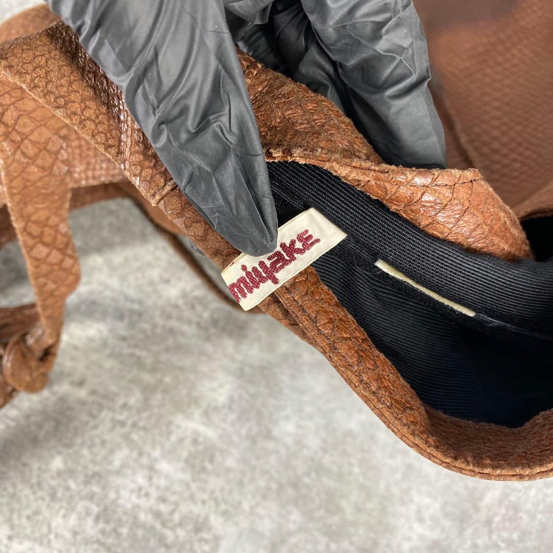 イッセイミヤケ パイソン型押し レザー ショルダーバッグ ワンショルダー