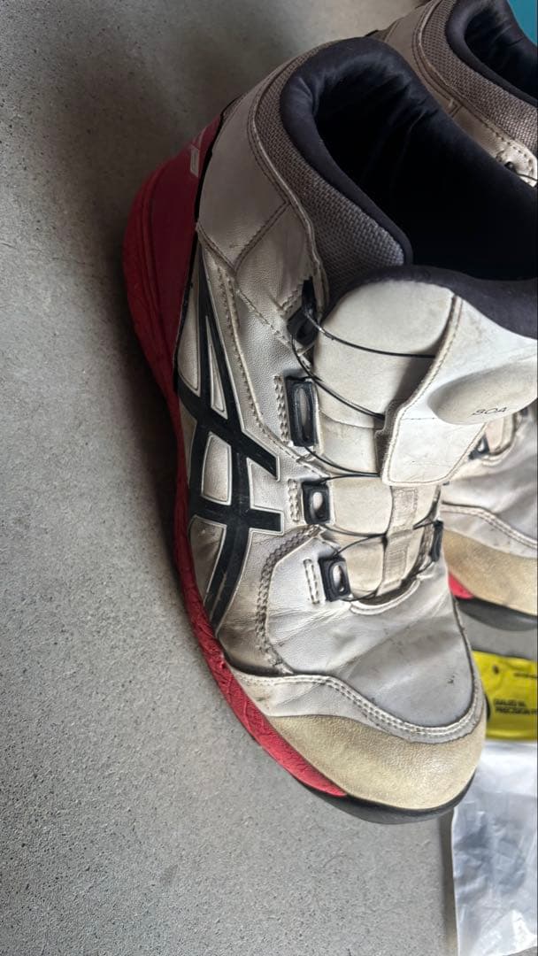ASICS 白　ハイカット安全靴 ボアシステム