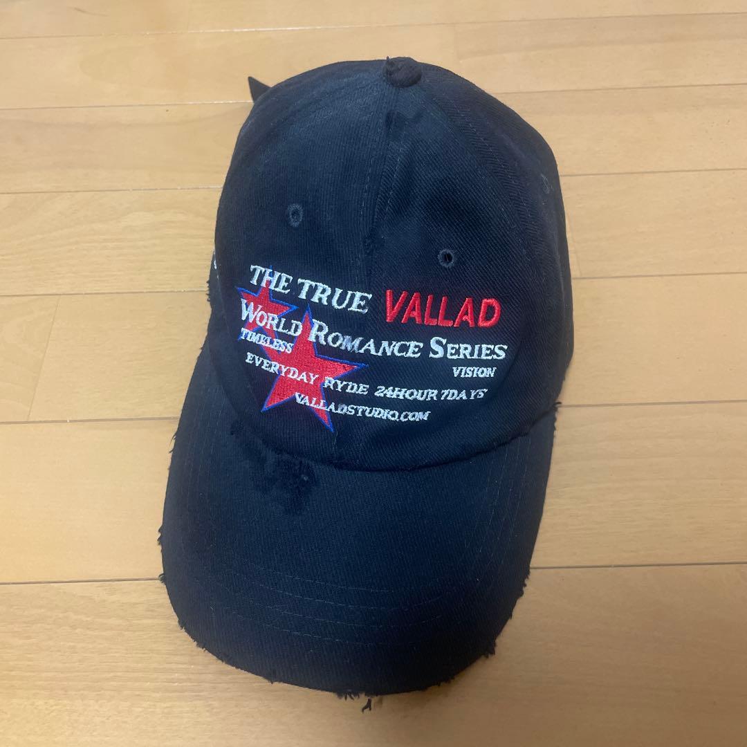 VALLAD 刺繍キャップ 黒