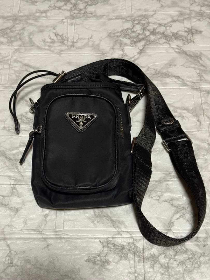 ✨超美品✨PRADA スマートフォンケース ショルダーバッグ　jsk