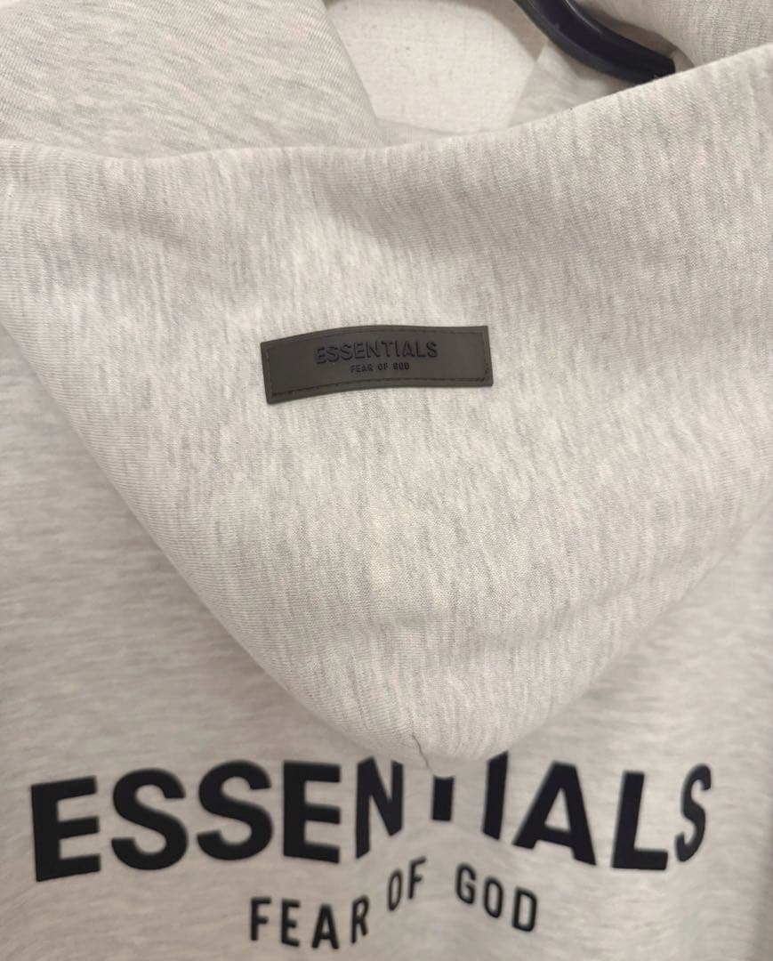 エッセンシャルズ パーカー