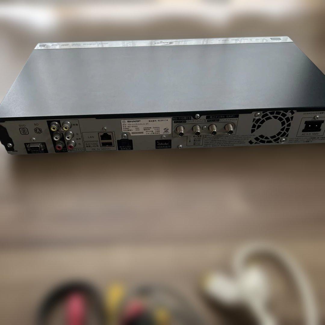 2014年 SHARP BD-W560 ブルーレイレコーダー　HDMIケーブル付
