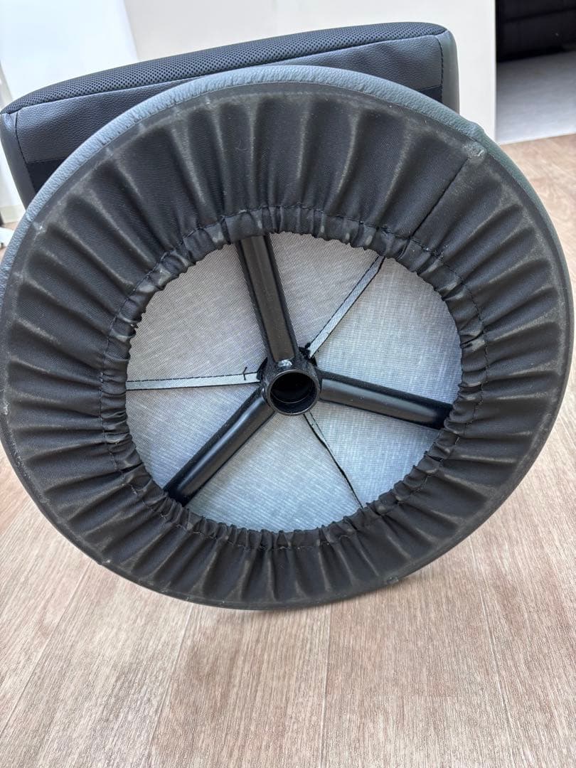 ブラック リクライニングチェア オットマン付き