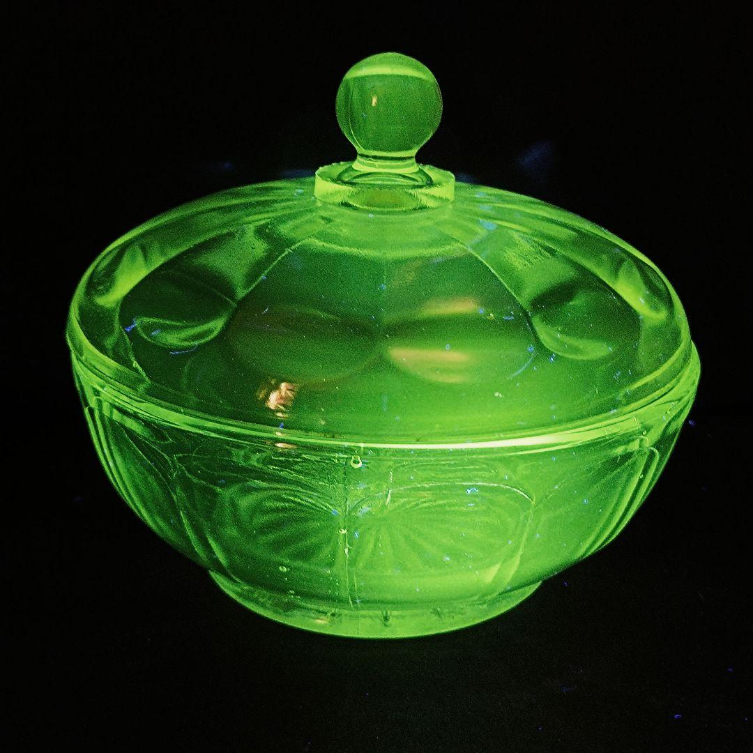 【希少】ウランガラス　蓋付き小物入れ　大正ロマン