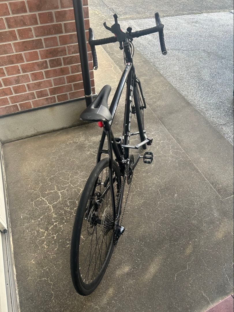 ロードバイク ブラック アルミフレーム ディスクブレーキ