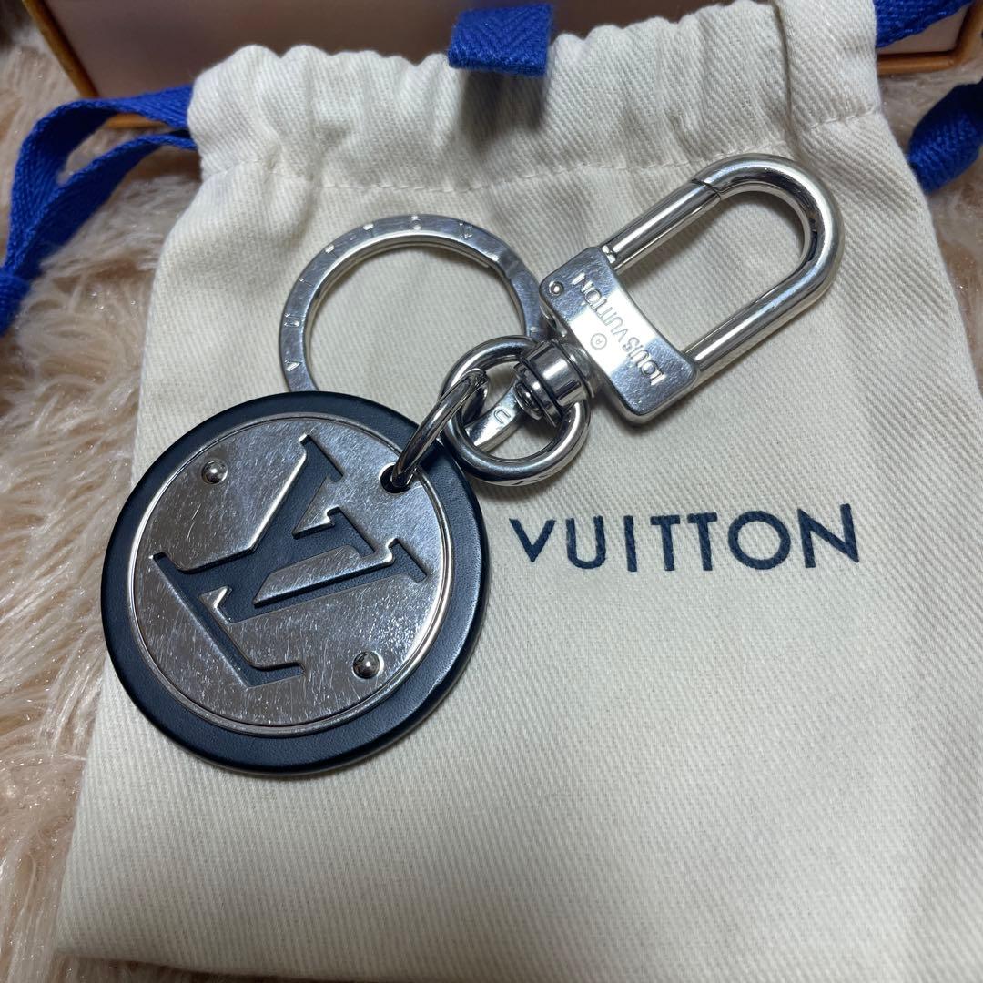 LouisVuittonロゴキーホルダーシルバー