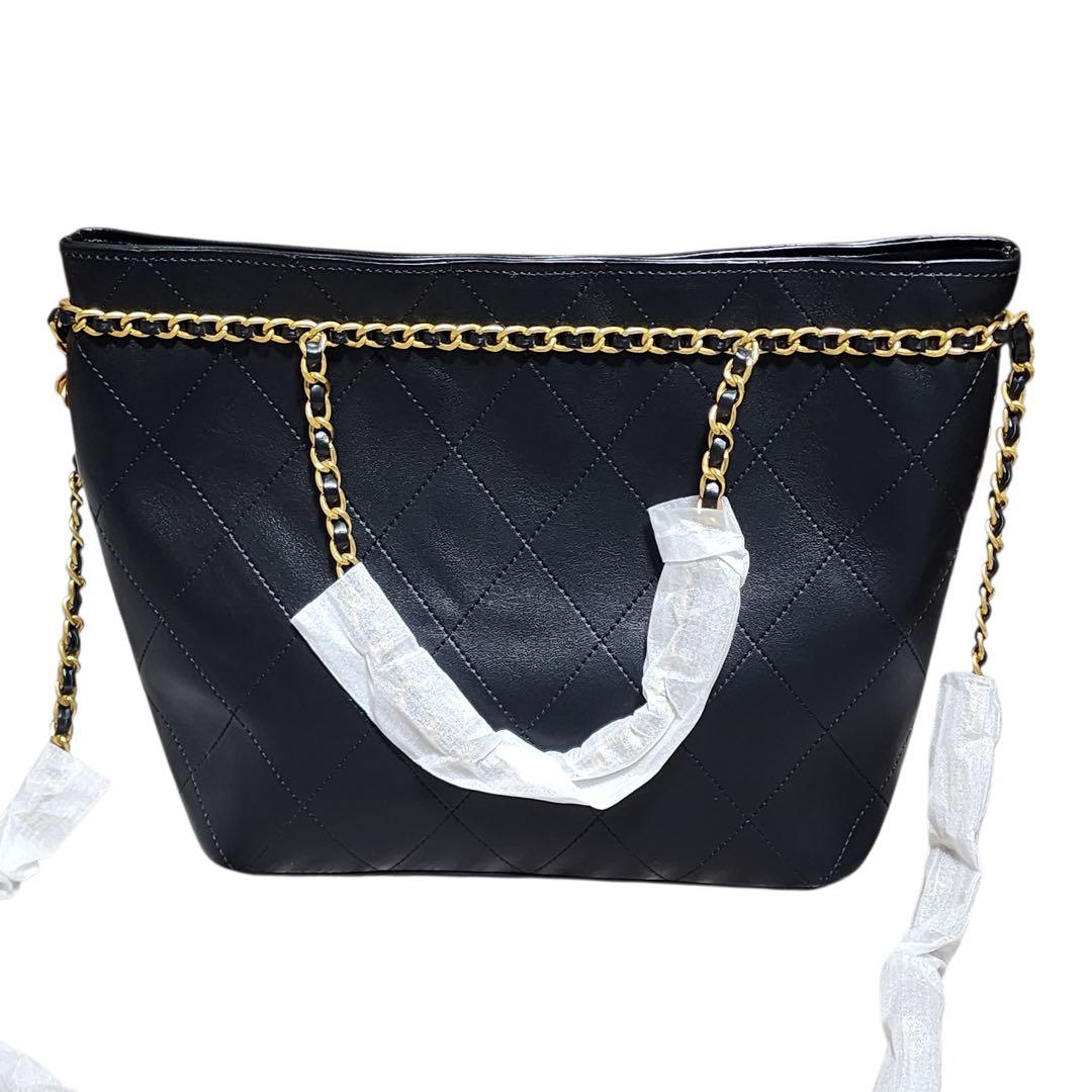 CHANEL　　キルティング　ゴールドチェーン