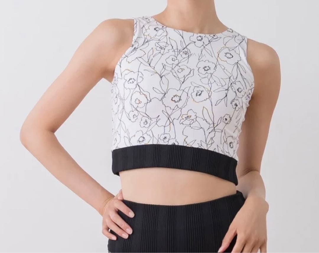 ヨガウェア　Mサイズ　SUKALA 新品　未使用 タグ付き　人気カラー