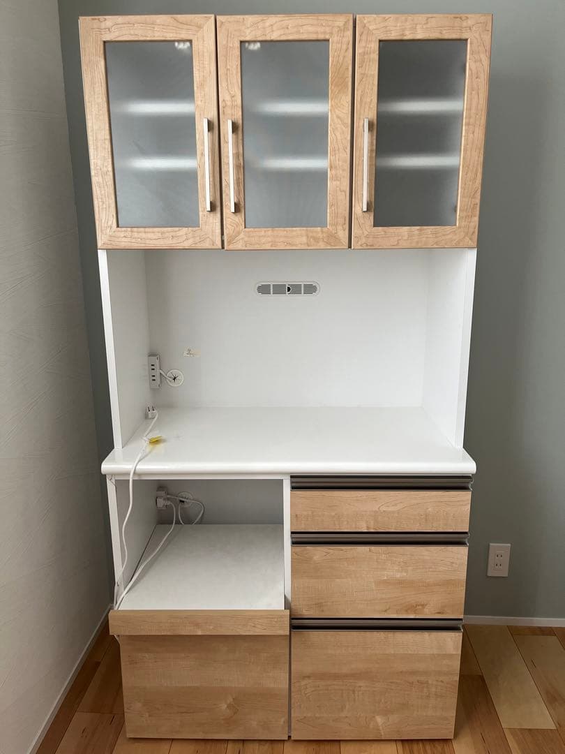 マナベインテリアハーツ　食器棚