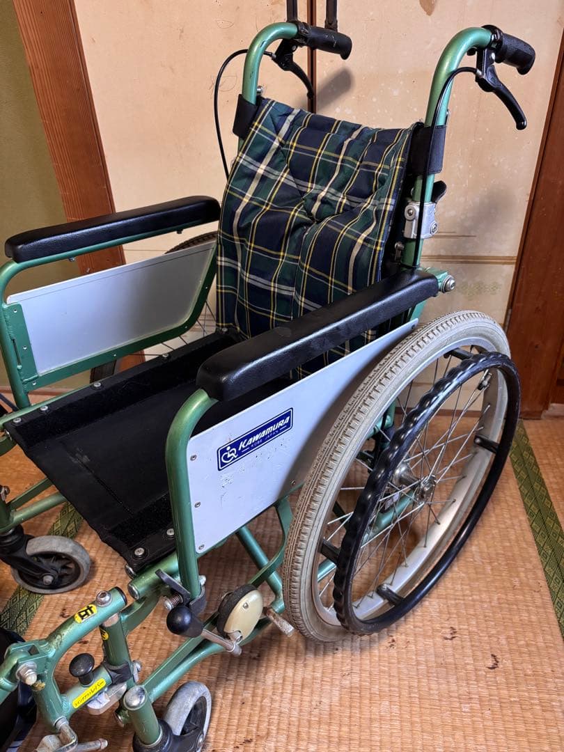 ⭐️折り畳み式車椅子　コンパクトサイズ　自走用車椅子