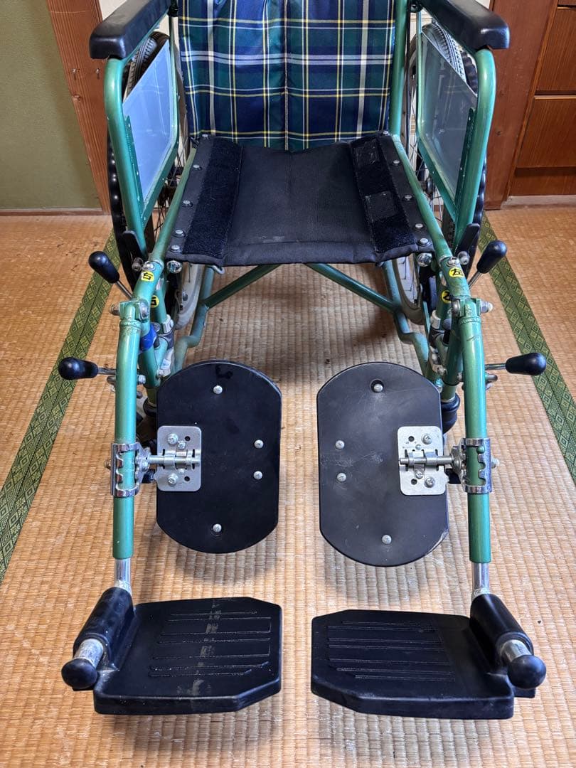 ⭐️折り畳み式車椅子　コンパクトサイズ　自走用車椅子