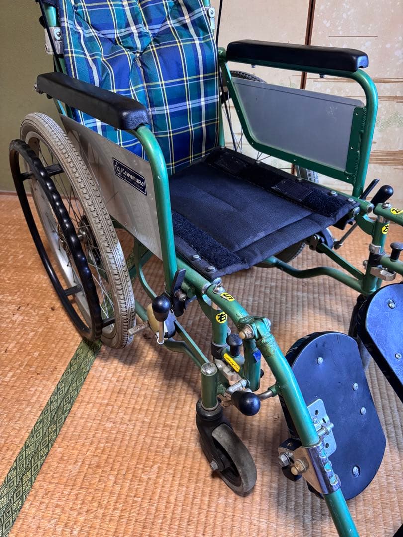 ⭐️折り畳み式車椅子　コンパクトサイズ　自走用車椅子