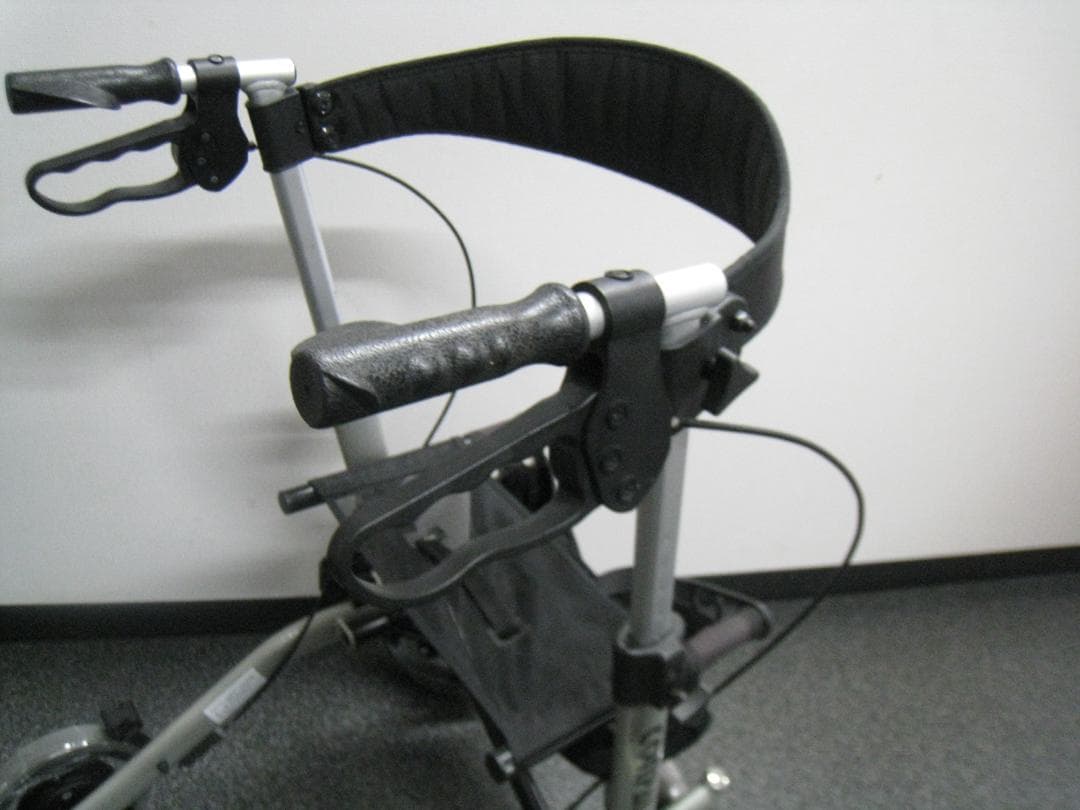 ナブテスコ　CONPAL 抑速ブレーキ付き歩行車 歩行器 シルバーカー ③