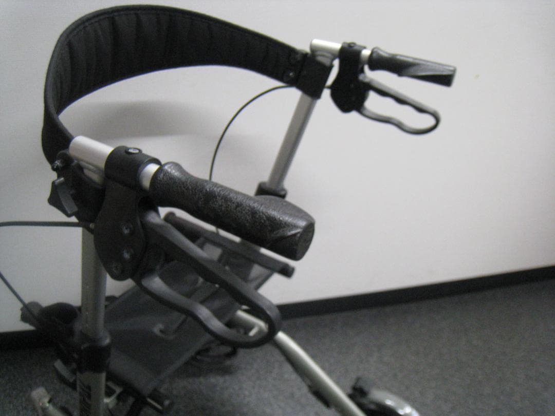 ナブテスコ　CONPAL 抑速ブレーキ付き歩行車 歩行器 シルバーカー ③