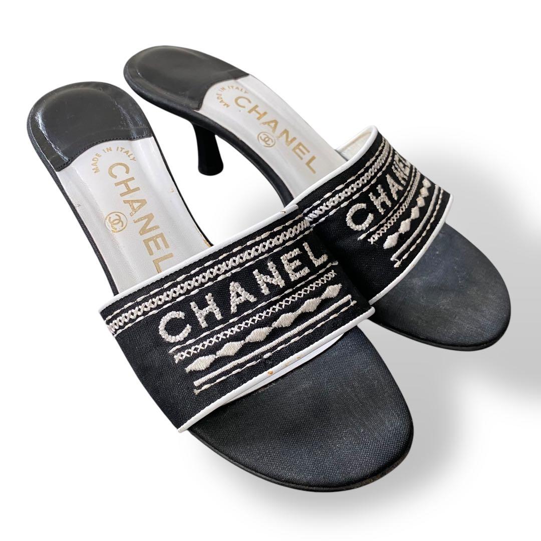 CHANEL ロゴ刺繍　ミュール　白　黒　23-23.5cm