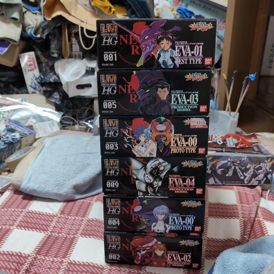 バンダイ プラスチックキット HG エヴァンゲリオン初号機。4号機までセット、