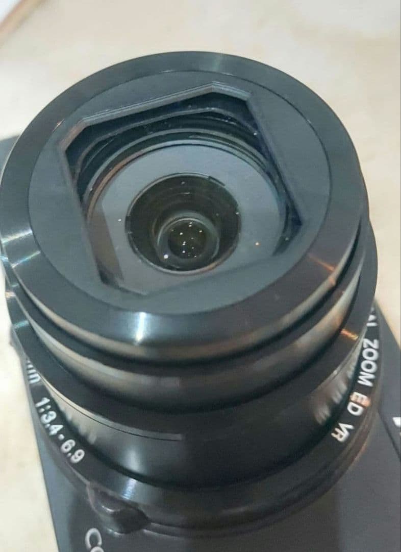 Nikon COOLPIX A900 本体と付属品