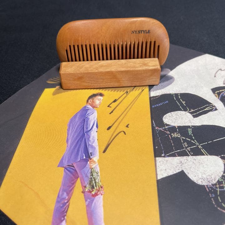 【NYスタイル数量限定品】ひねり髪すき古木と、櫛スタンド & スマホスタンド