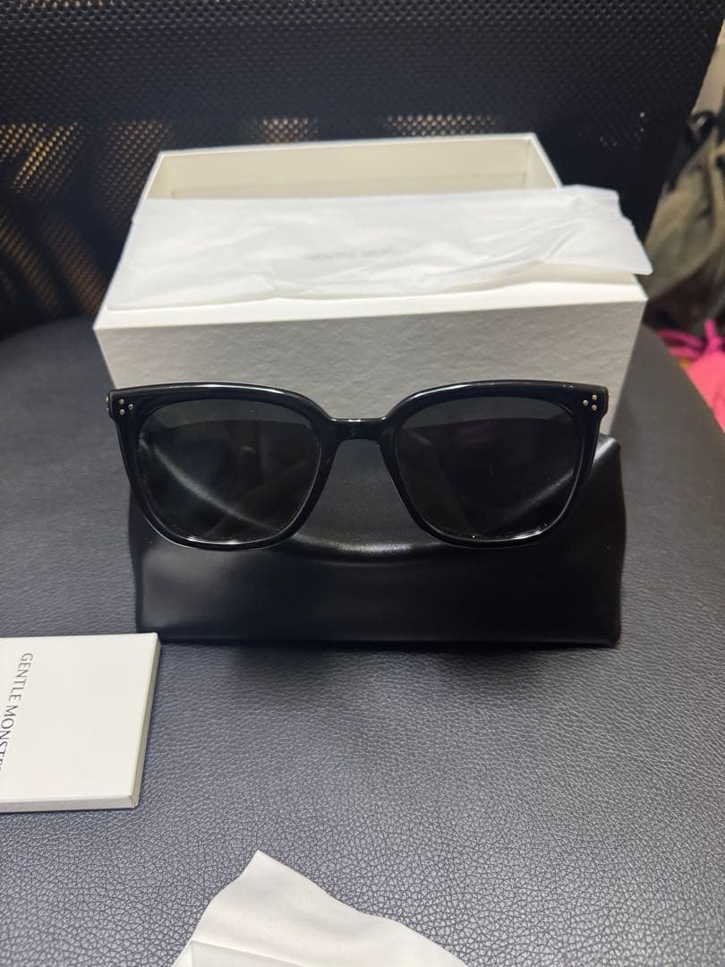 GENTLE MONSTER BLOOM 01ブラックサングラス