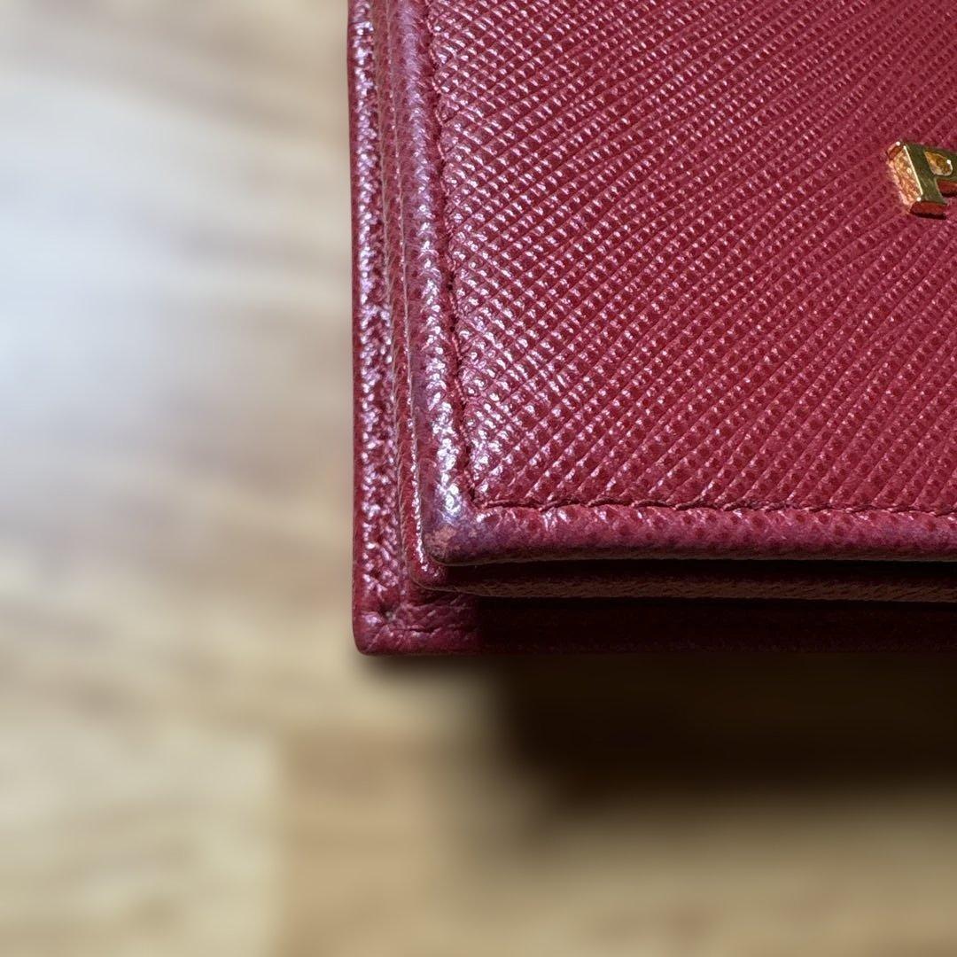 PRADA 赤 レザー 名刺入れ