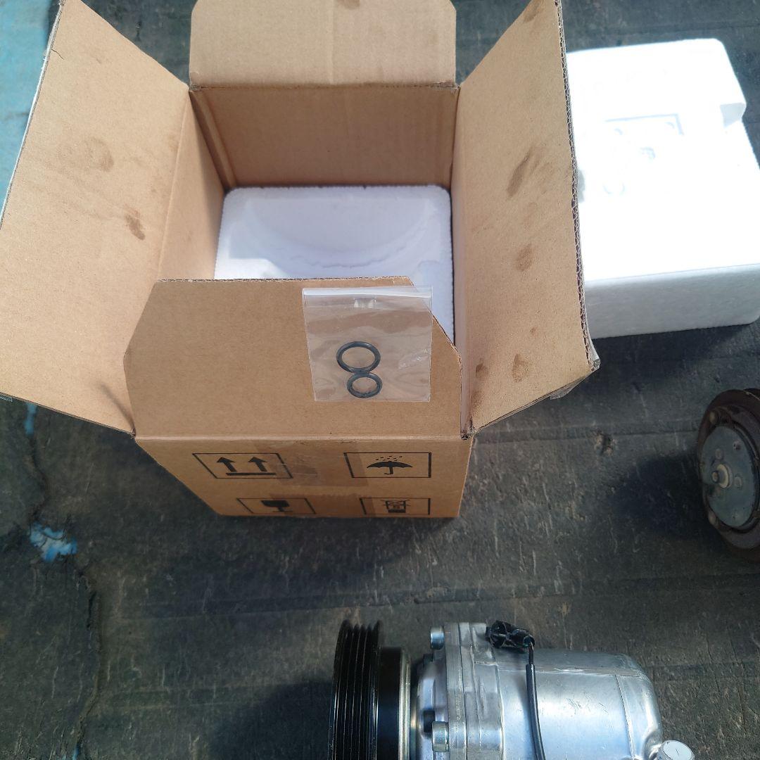 新品リビルトエアコンコンプレッサー キャリイ DA63T DA65T