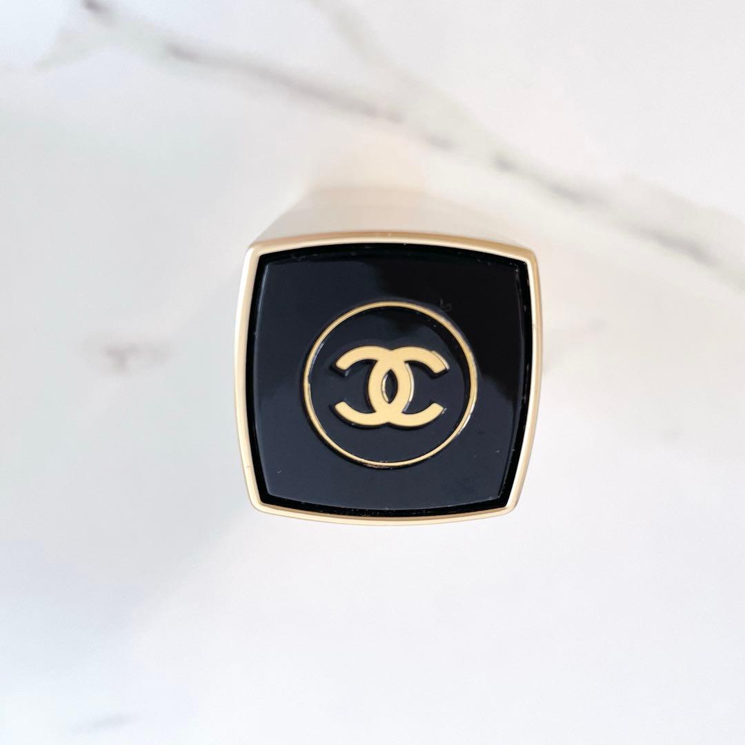 CHANELサブリマージュ ソワンペルフェクトトゥール　メークアップベース