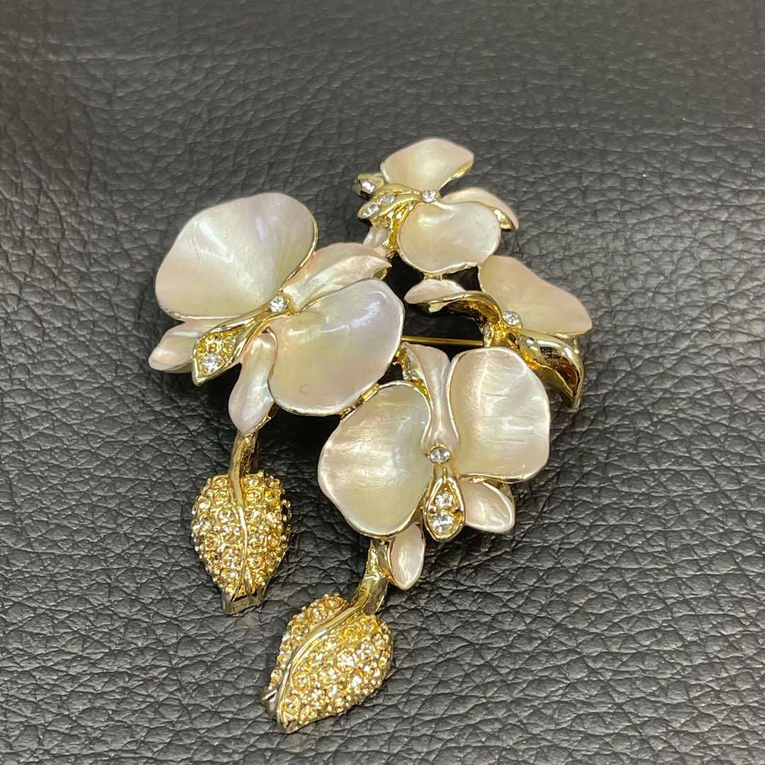 リ*ん様 VENDOME BOUTIQUE 胡蝶蘭4花ブローチ パール ゴールド