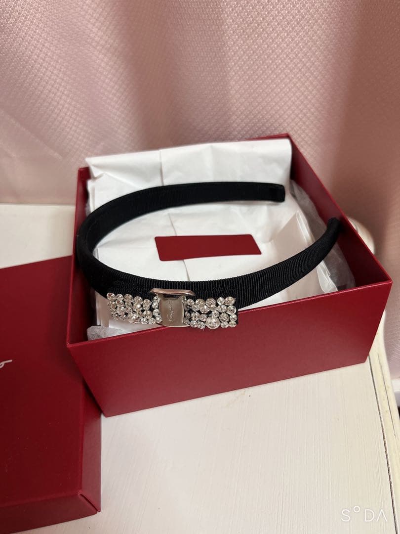 Salvatore Ferragamo フェラガモ カチューシャ ビジュー 黒