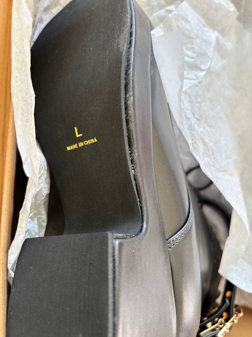 Amavel モノグラム型押しフリルショートブーツ Lサイズ