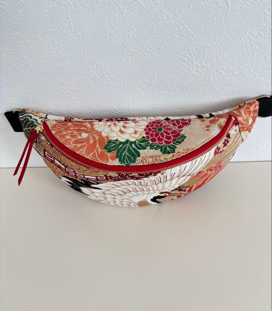 帯リメイク・鶴のボディバッグ　スリングバッグ