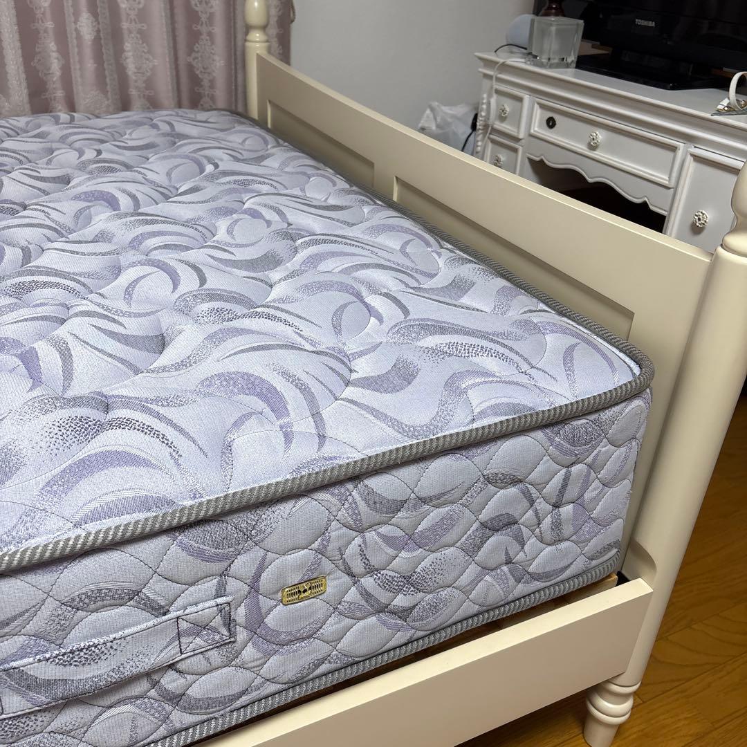 cupcake様既にご購入のダブルベッドフレーム とマットレスになります。