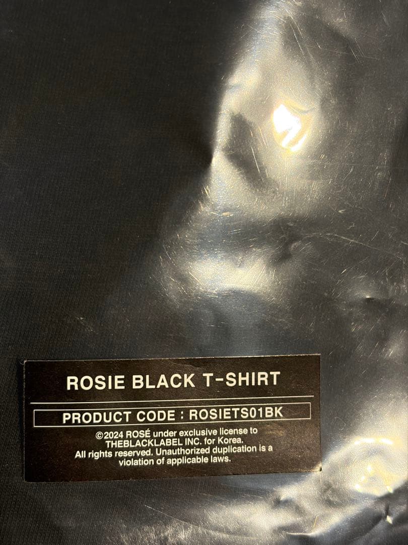 BLACKPINK ROSIE ロゼ BLACK T-SHIRT トレカ付き