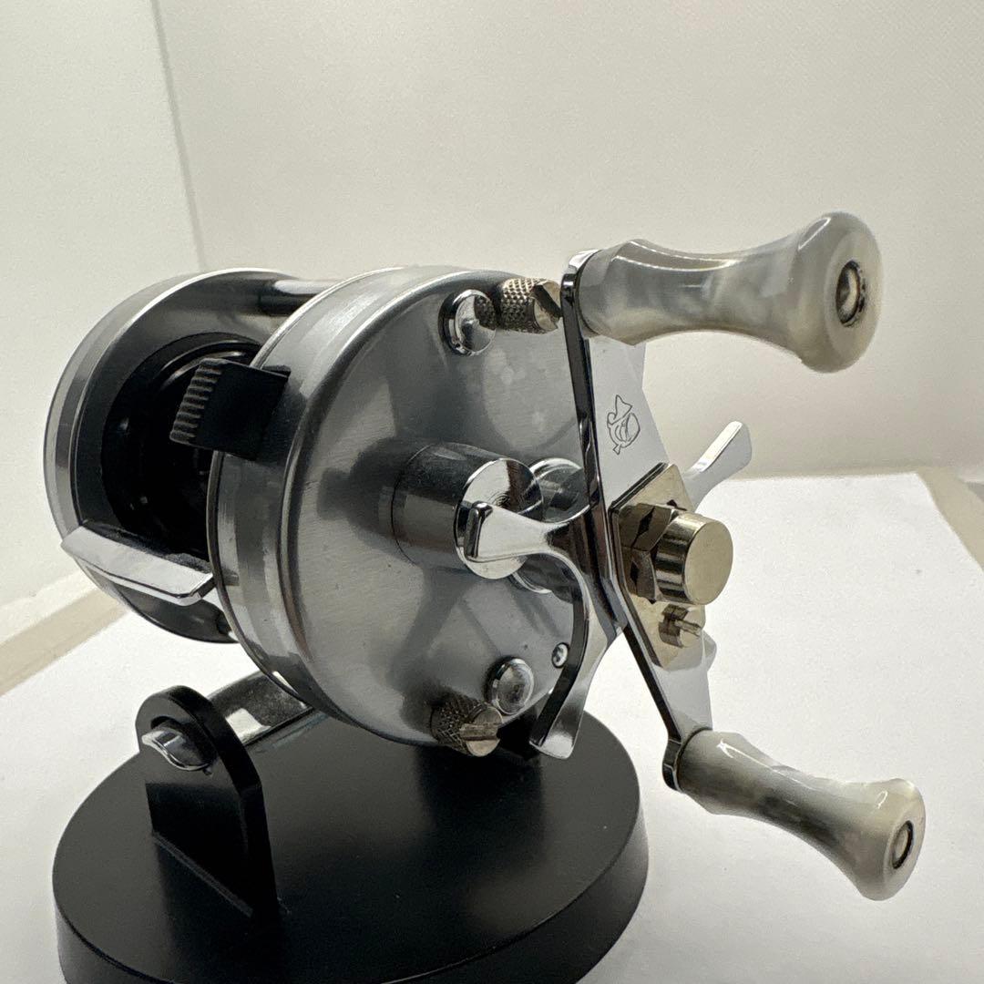 ペコちゃんABU 2500cシルバー美品