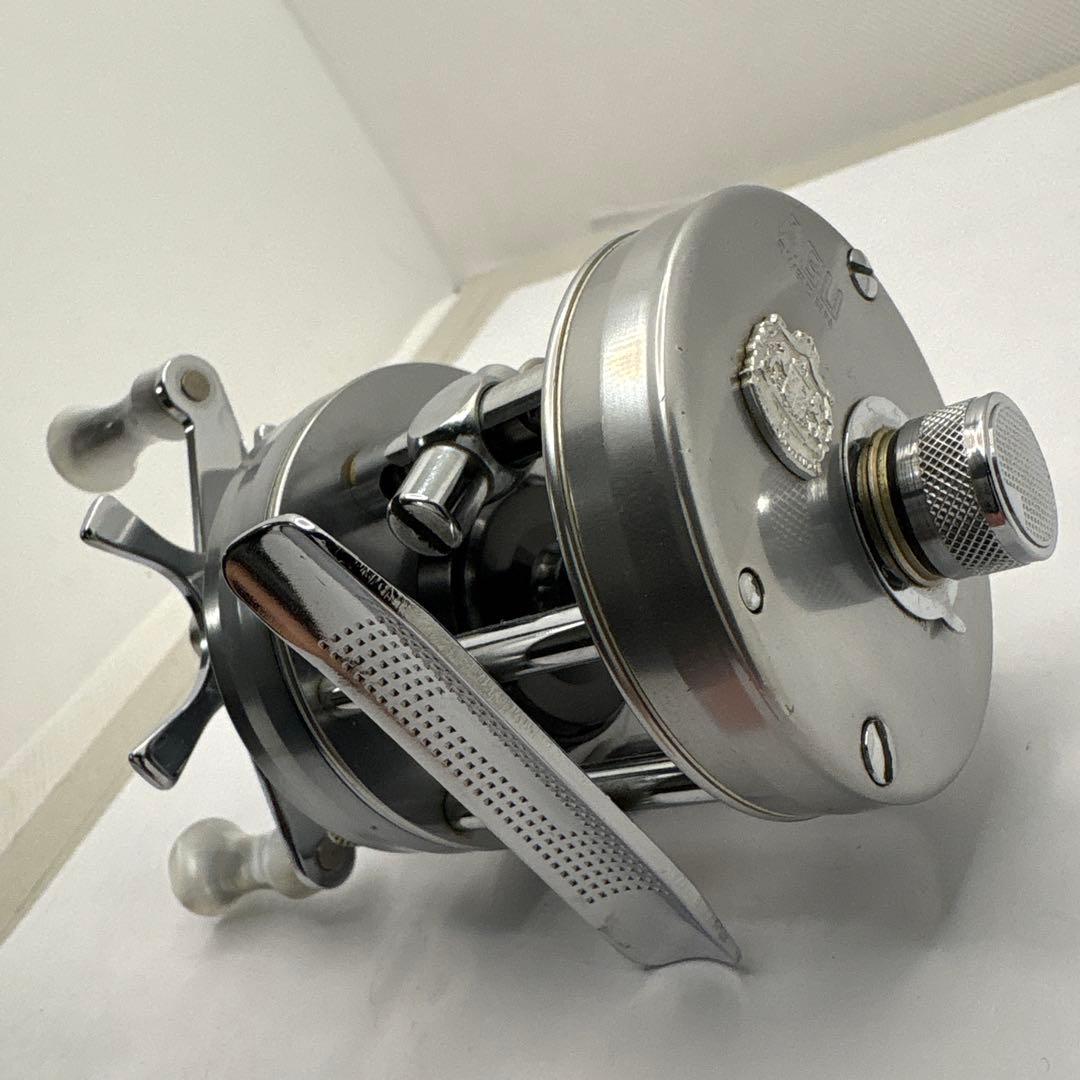 ペコちゃんABU 2500cシルバー美品