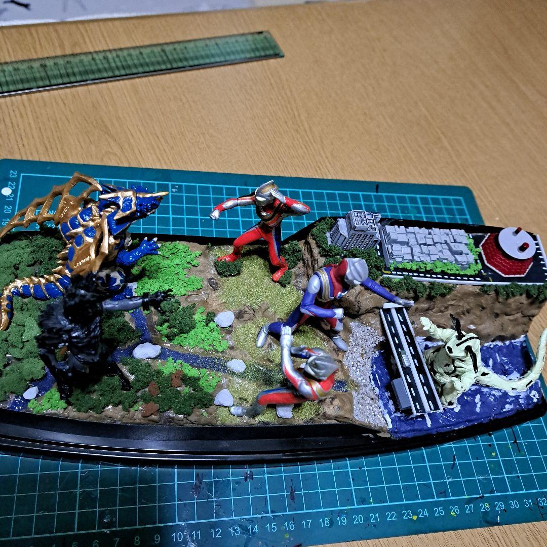 ジオラマ ウルトラマン ティガ・ダイナ・ガイア
