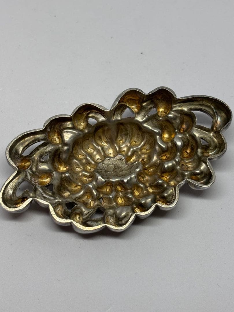 菊　彫金　金工　アンティーク　不明